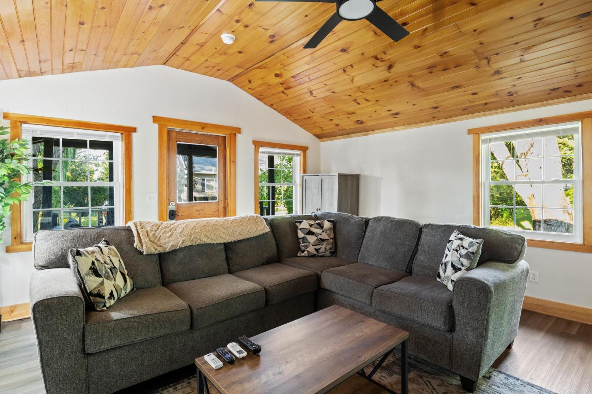 Cozy Home W/ King Bed & Lake Access Canandaigua Dış mekan fotoğraf
